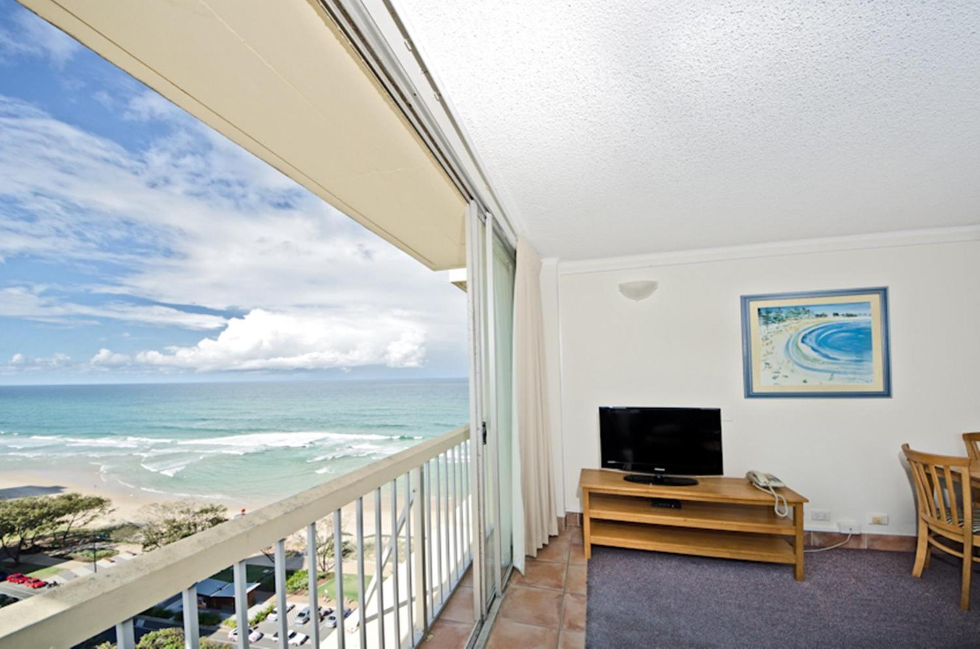 Chateau Beachside Resort Gold Coast Room photo