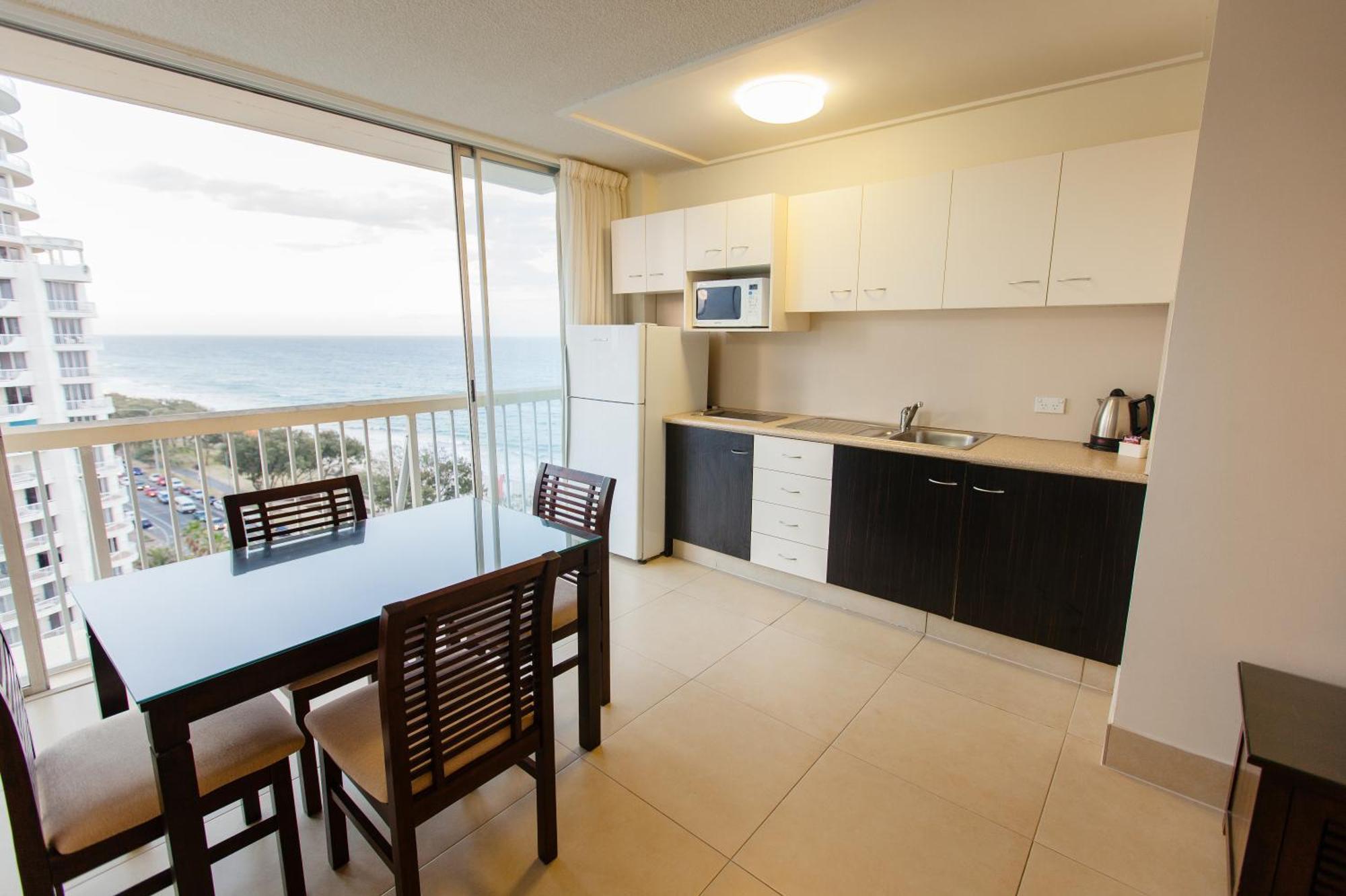 Chateau Beachside Resort Gold Coast Room photo