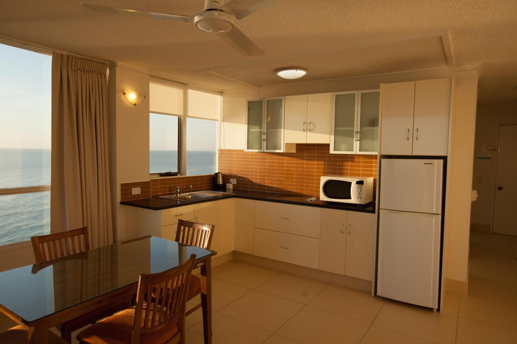 Chateau Beachside Resort Gold Coast Room photo