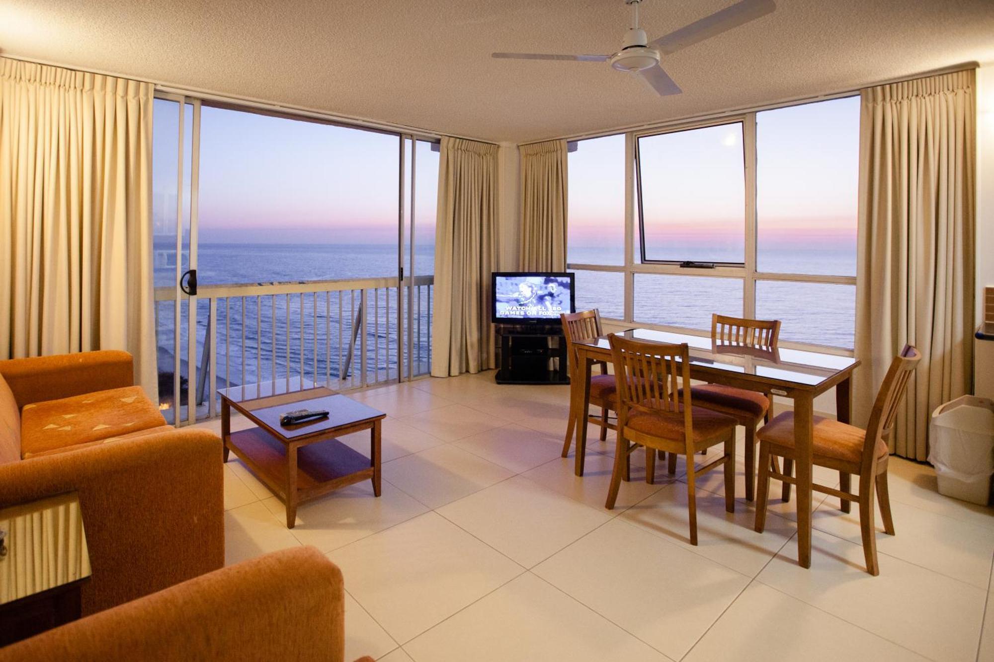 Chateau Beachside Resort Gold Coast Room photo