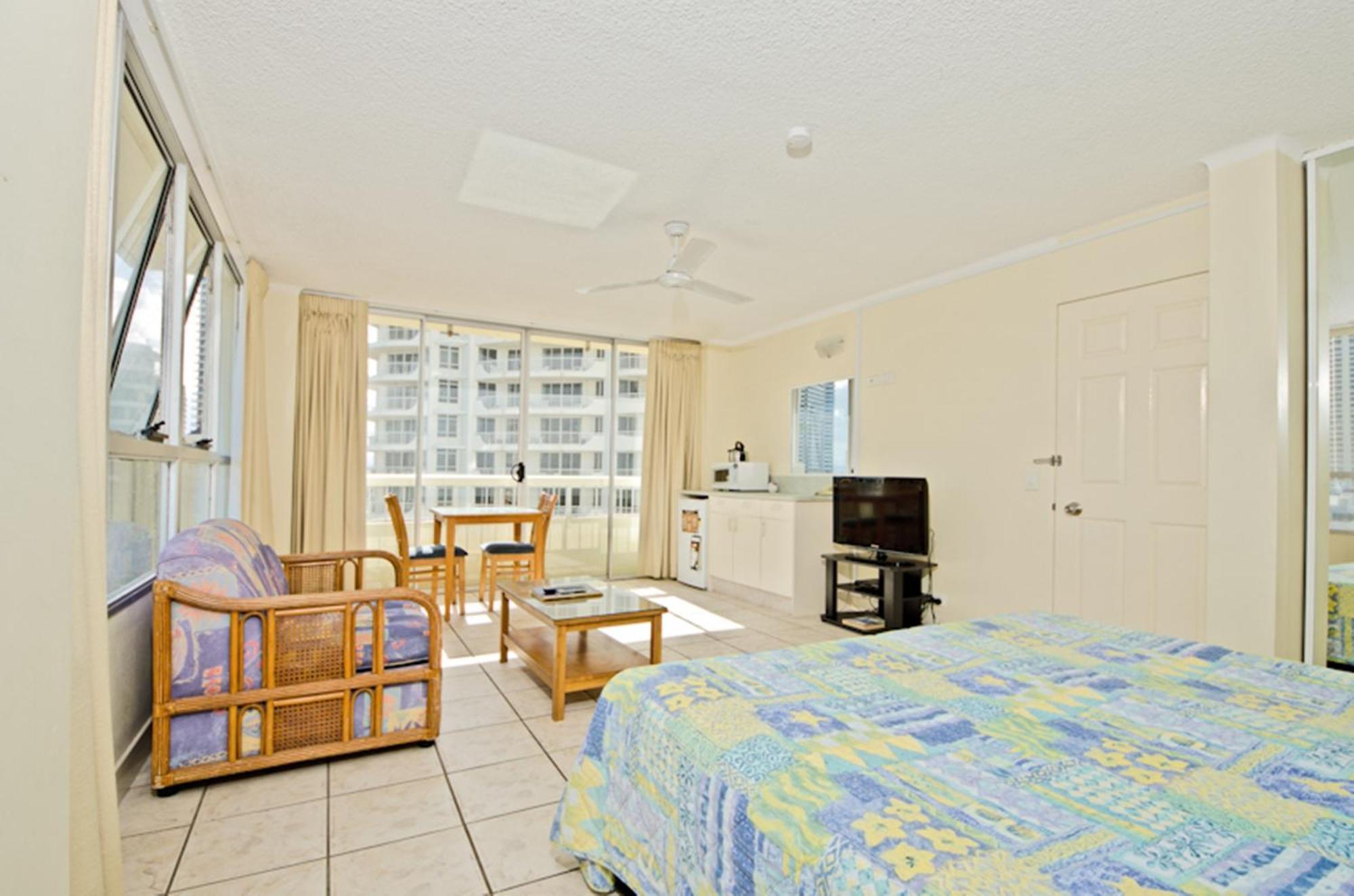 Chateau Beachside Resort Gold Coast Room photo