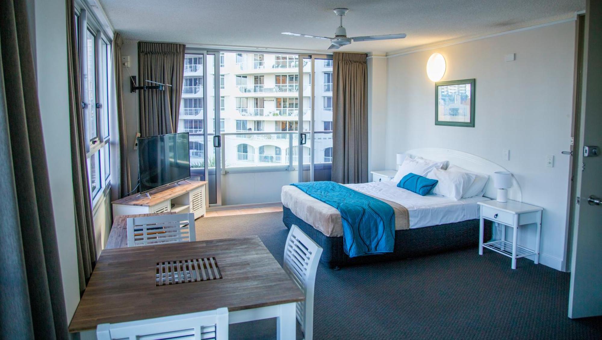 Chateau Beachside Resort Gold Coast Room photo