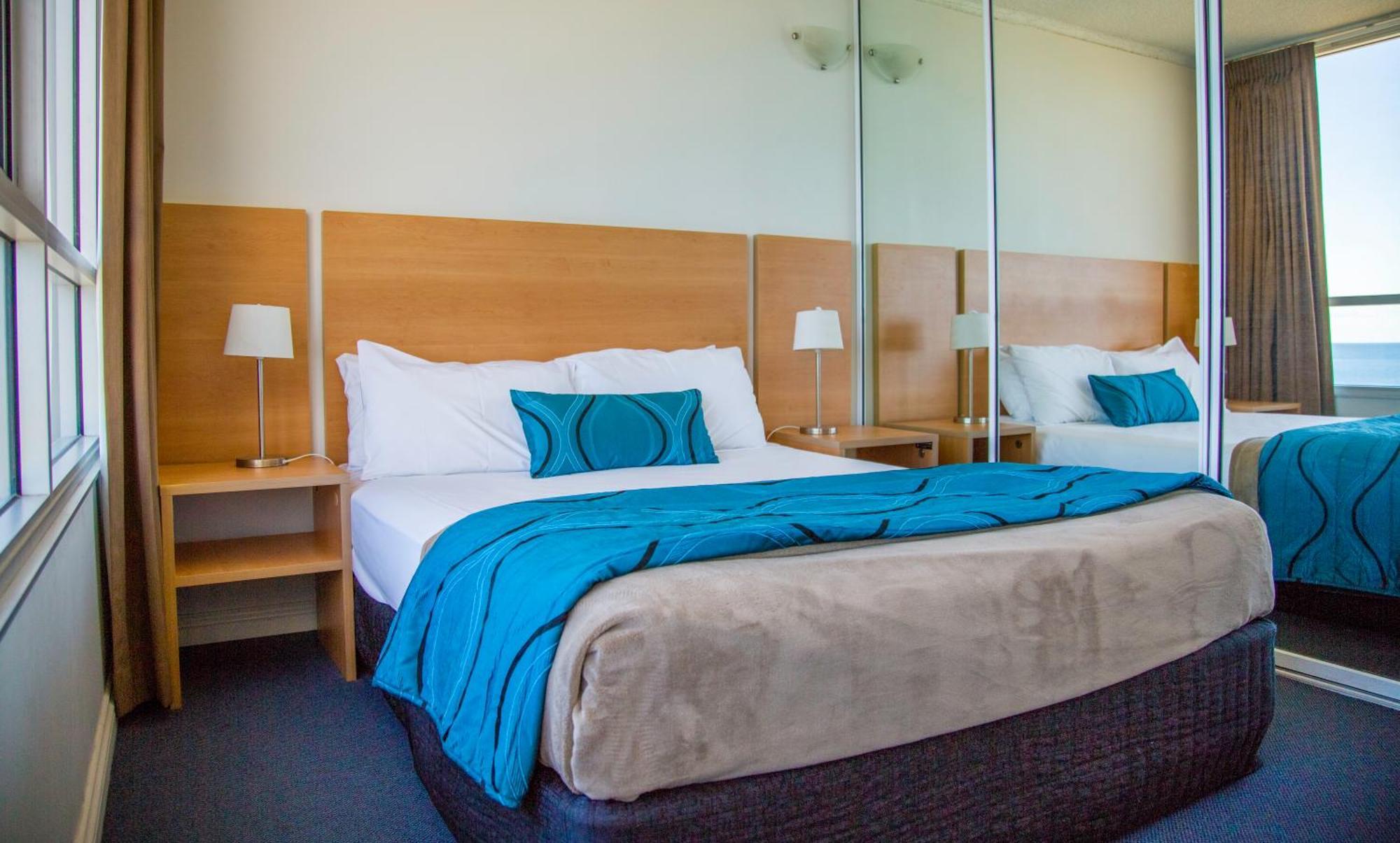 Chateau Beachside Resort Gold Coast Room photo
