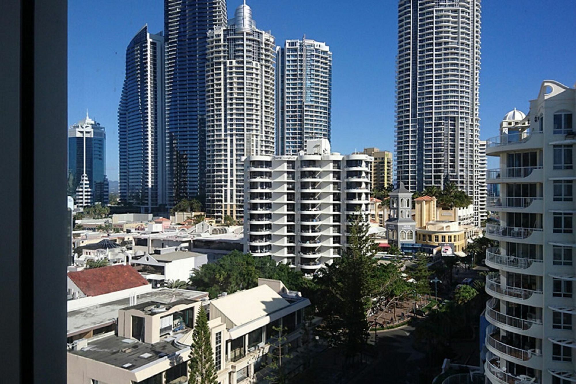 Chateau Beachside Resort Gold Coast Exterior photo