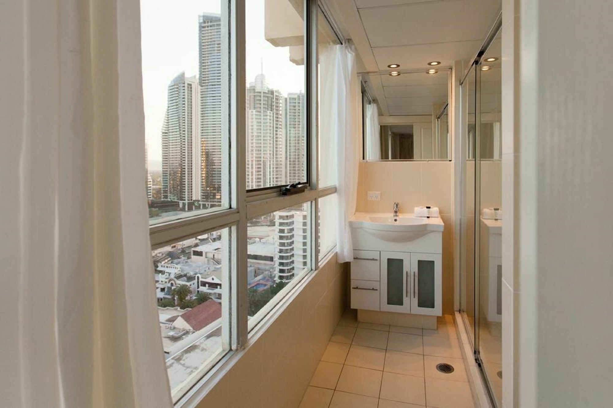 Chateau Beachside Resort Gold Coast Exterior photo