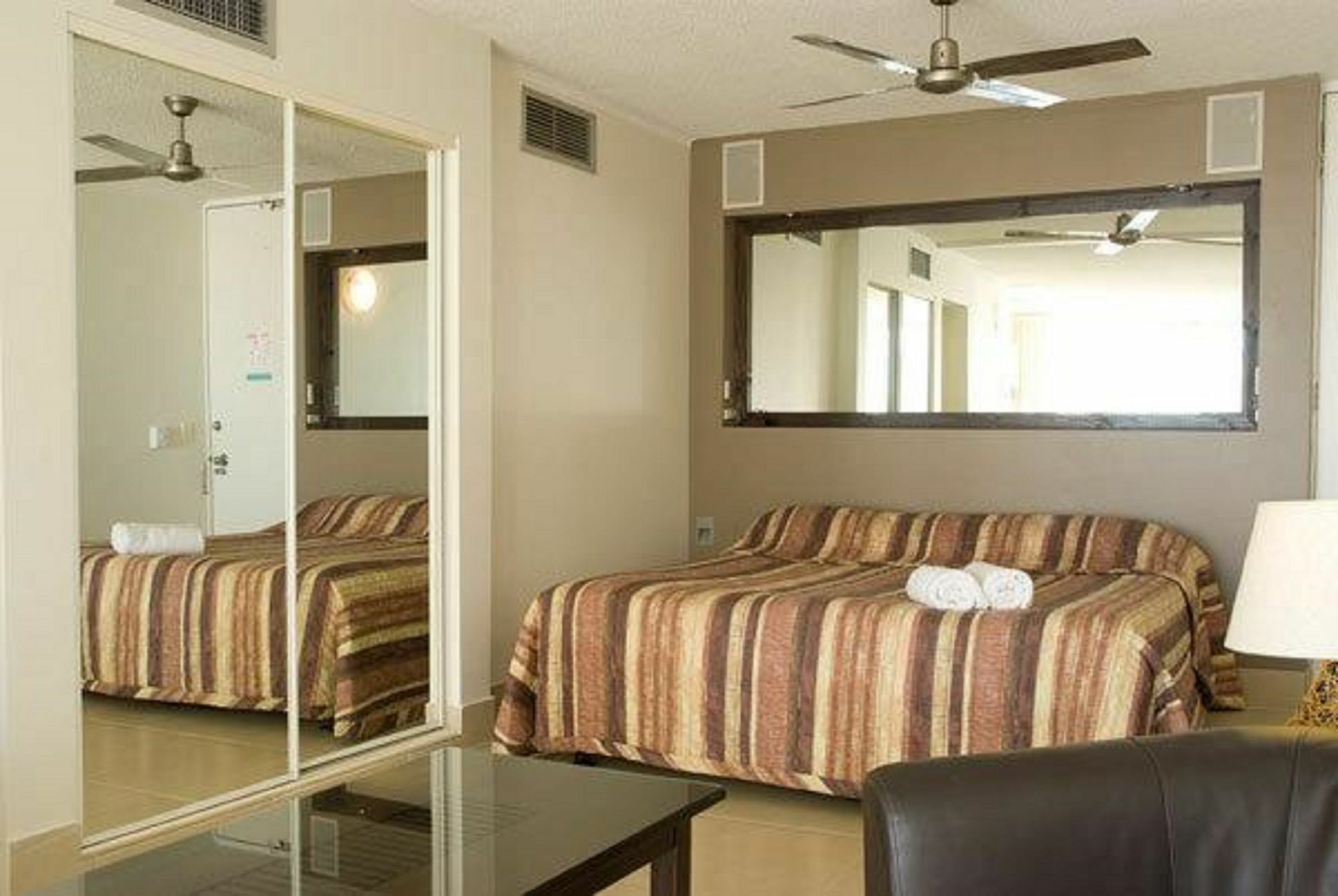 Chateau Beachside Resort Gold Coast Exterior photo