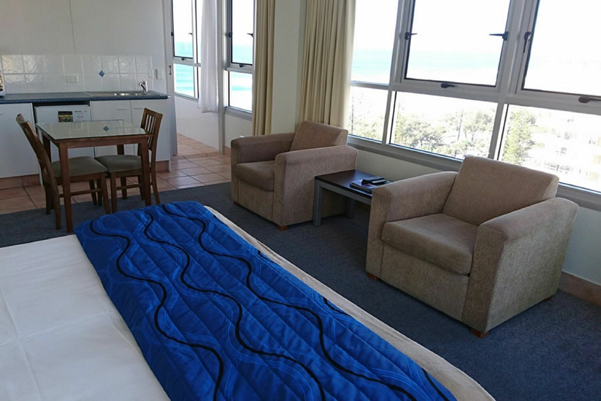 Chateau Beachside Resort Gold Coast Exterior photo
