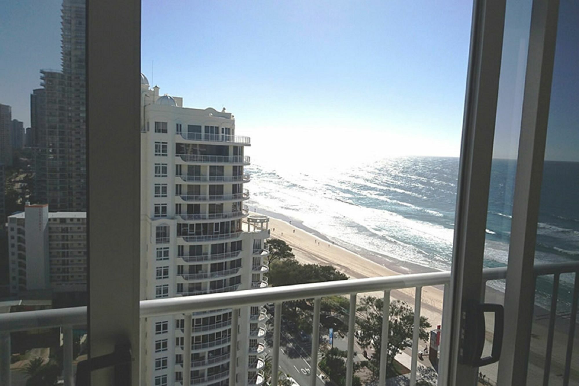 Chateau Beachside Resort Gold Coast Exterior photo