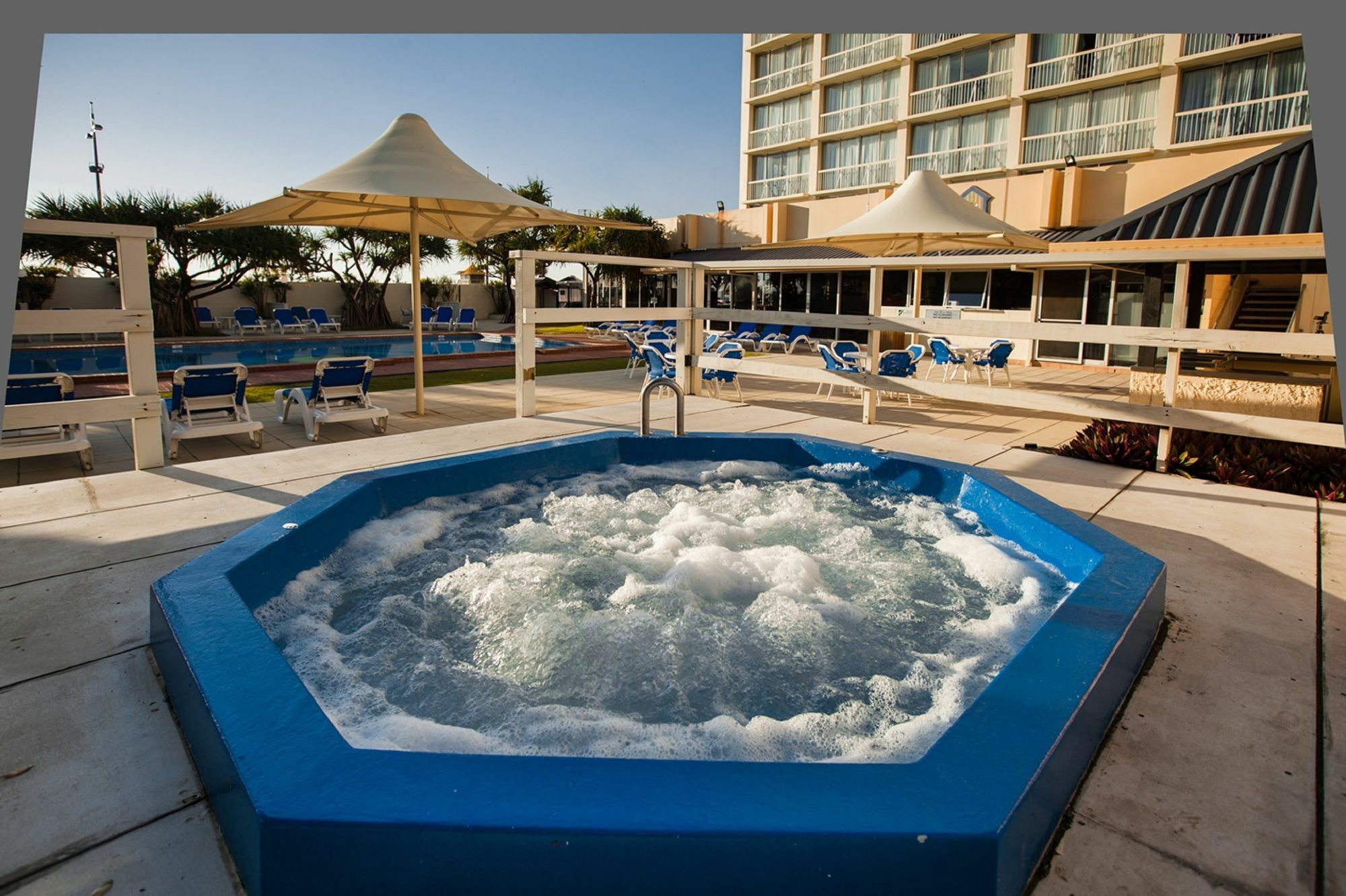 Chateau Beachside Resort Gold Coast Exterior photo